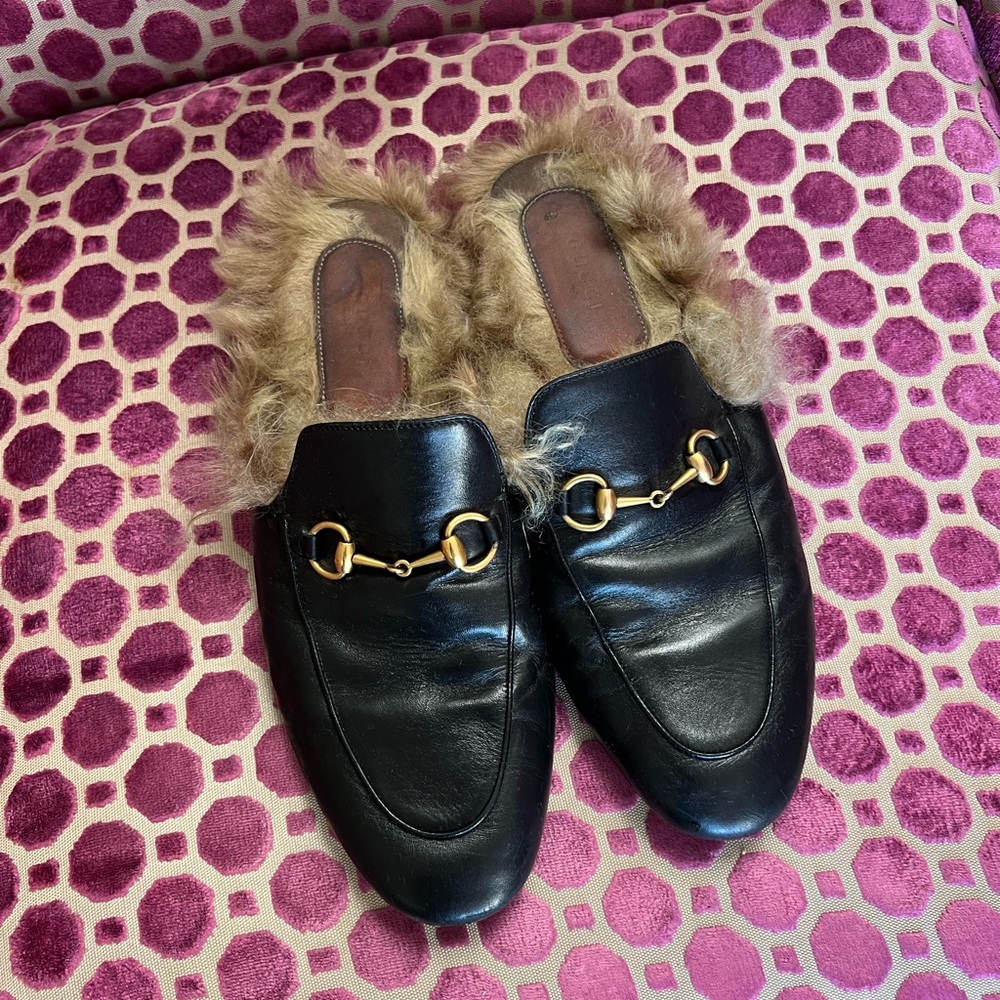 Black fur flats GUCCI